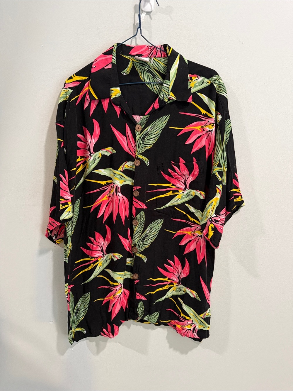 Casual Mens Black Short-Sleeve Button-Down Shirt with Pink & Green Floral Print